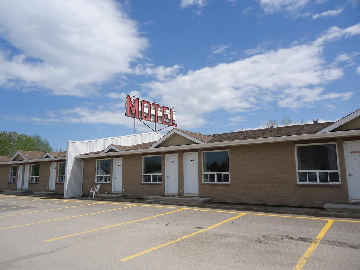Motel Le Rond Point Metabetchouan Exterior foto