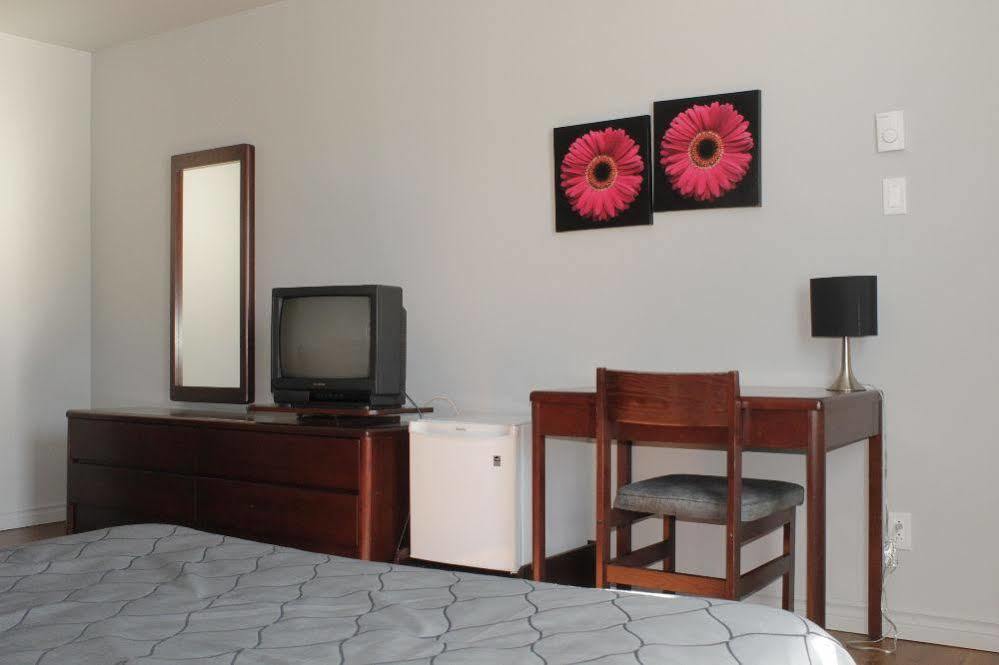 Motel Le Rond Point Metabetchouan Exterior foto